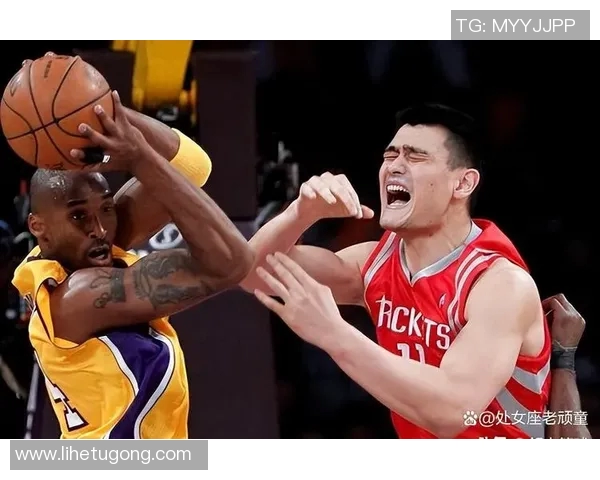 姚明在NBA赛场上精彩扣篮瞬间挑战丹尼尔的防守引发热议