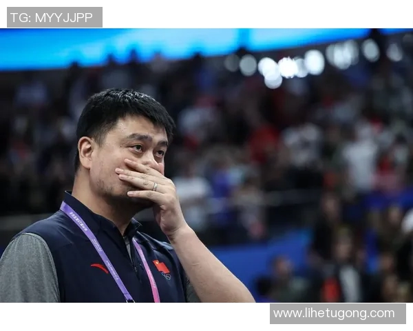 姚明在赛场上的崩溃瞬间揭示了运动员背后的压力与坚持