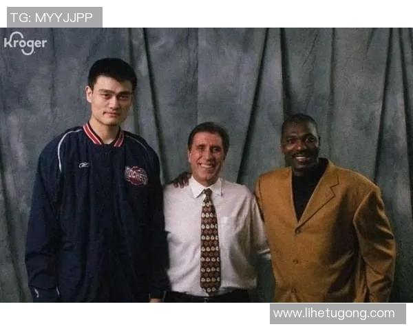 姚明重返故地与恩师重聚感怀篮球岁月的温情瞬间 姚明重返故地与恩师重聚感怀篮球岁月的温情瞬间